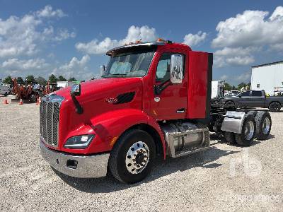 Photo of a 2015 Peterbilt 579