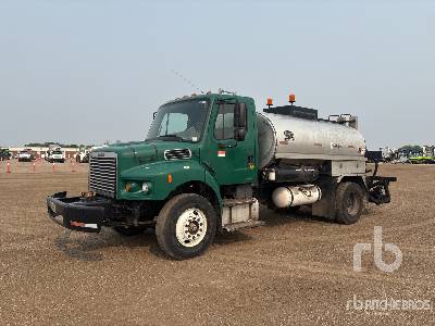 Photo of a 2006 Freightliner M2 106