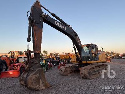 Photo of a 2013 John Deere 290GLC