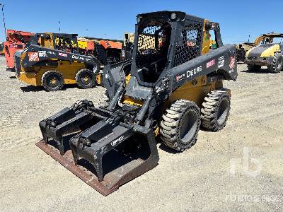 Photo of a 2022 John Deere 330G