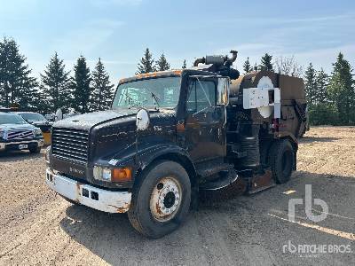Photo of a 1995 International 4700