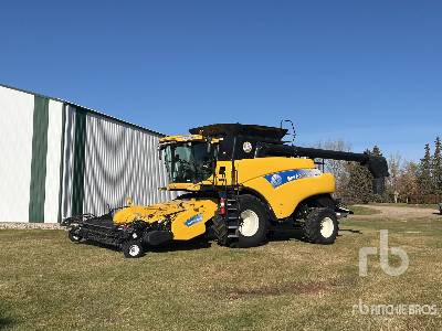 Photo of a 2010 New Holland CR9070