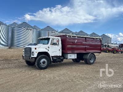 Photo of a 1988 International 1954