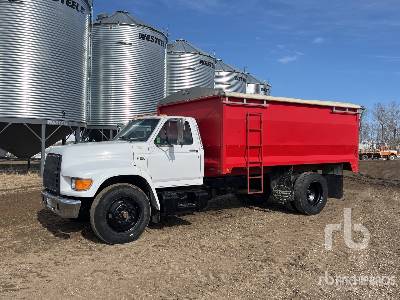 Photo of a 1999 Ford F800