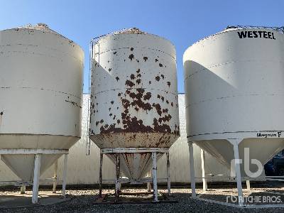 Photo of a  Meridian +/- 1500 bu Smooth Wall Hopper
