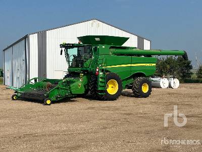 Photo of a 2013 John Deere S680