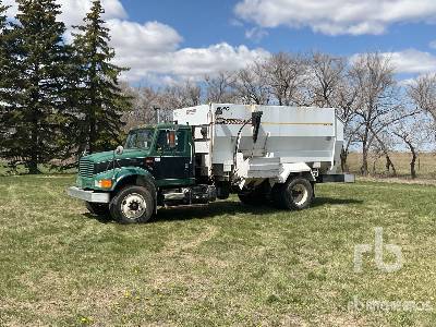 Photo of a 1996 International 4900