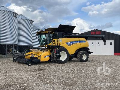 2016 NEW HOLLAND  CR8.90  Combine