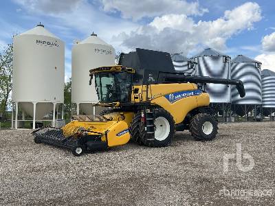 2017 NEW HOLLAND  CR8.90  Combine