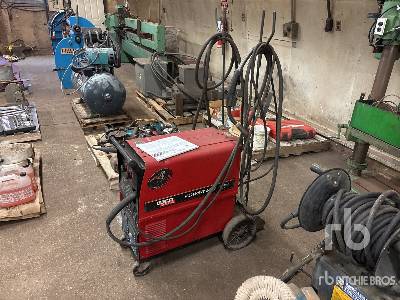 LINCOLN 255 C Mobile MIG Welder LINCOLN 255 C Mobile MIG Welder