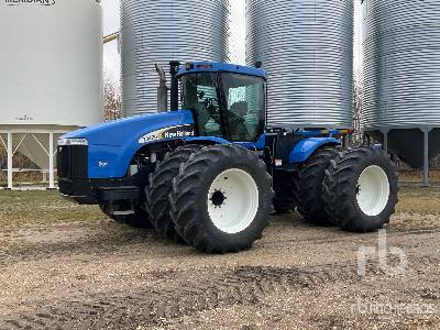 2004 NEW HOLLAND TJ425 MFWD Tractor 2004 NEW HOLLAND TJ425 MFWD Tractor