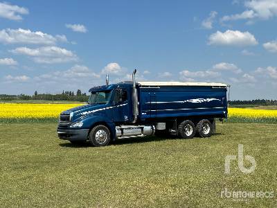 2004 Freightliner Columbia 120
