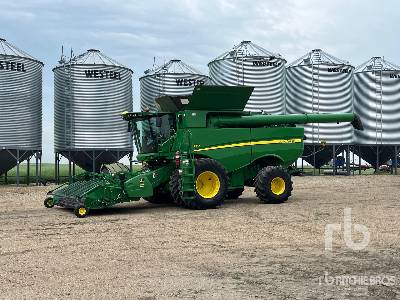 Photo of a 2012 John Deere S680