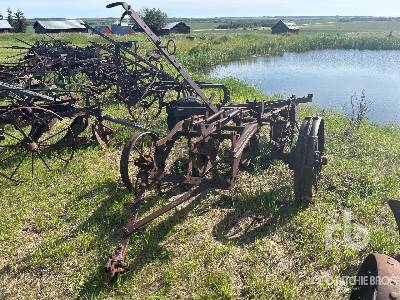 MASSEY HARRIS 3 Bottom Breaking Plow MASSEY HARRIS 3 Bottom Breaking Plow