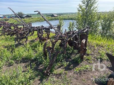 MASSEY HARRIS NO. 28 4 ft 3 Bottom Breaking Plow MASSEY HARRIS NO. 28 4 ft 3 Bottom Breaking Plow