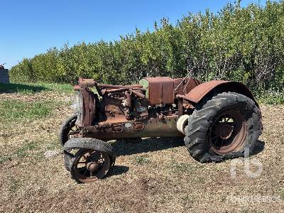 MASSEY-HARRIS Antique Tractor MASSEY-HARRIS Antique Tractor
