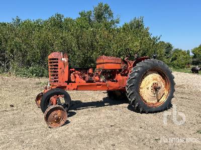 MASSEY-HARRIS (Inoperable) Antique Tractor MASSEY-HARRIS (Inoperable) Antique Tractor