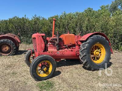 MASSEY-HARRIS Antique Tractor MASSEY-HARRIS Antique Tractor