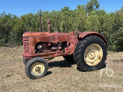 MASSEY-HARRIS Antique Tractor MASSEY-HARRIS Antique Tractor