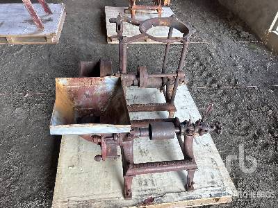 MASSEY-HARRIS Tub-Grinder MASSEY-HARRIS Tub-Grinder