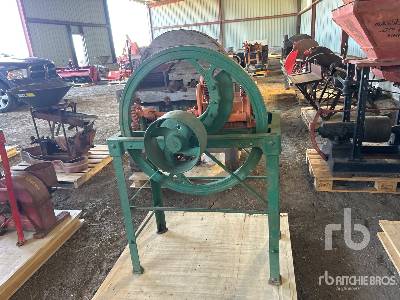 MASSEY HARRIS Tub-Grinder MASSEY HARRIS Tub-Grinder