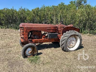 MASSEY-HARRIS Antique Tractor MASSEY-HARRIS Antique Tractor