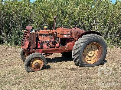 MASSEY-HARRIS Antique Tractor MASSEY-HARRIS Antique Tractor
