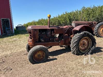 MASSEY-HARRIS Antique Tractor MASSEY-HARRIS Antique Tractor