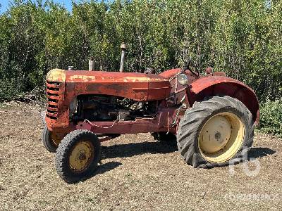 MASSEY-HARRIS Antique Tractor MASSEY-HARRIS Antique Tractor