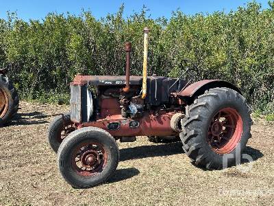 MASSEY-HARRIS  Antique Tractor