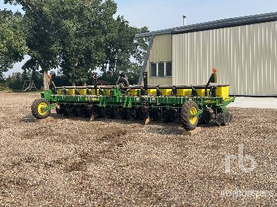2009 JOHN DEERE 1730 12 Row 21 ft Planter 2009 JOHN DEERE 1730 12 Row 21 ft Planter
