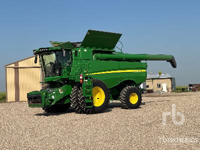 Photo of a 2017 John Deere S670