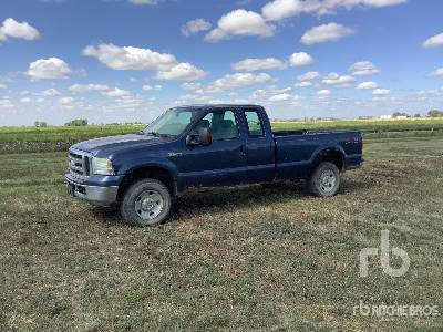 2005 FORD F-250 XLT 4x4 Extended Cab Pickup 2005 FORD F-250 XLT 4x4 Extended Cab Pickup