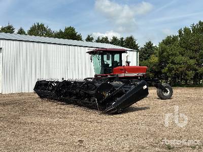 2005 WESTWARD 9352I 30 ft Swather Swather 2005 WESTWARD 9352I 30 ft Swather Swather