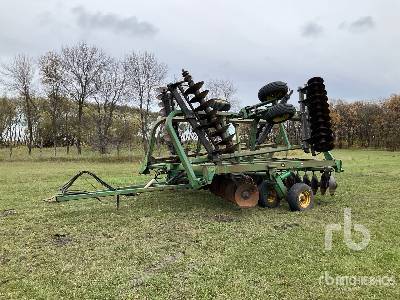 1985 JOHN DEERE 335 30 ft Disc 1985 JOHN DEERE 335 30 ft Disc