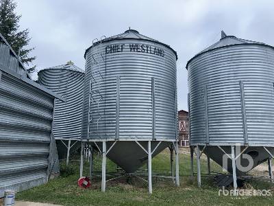CHIEF WESTLAND  +/- 2400 bu 5 Ring Hopper  Grain Bin