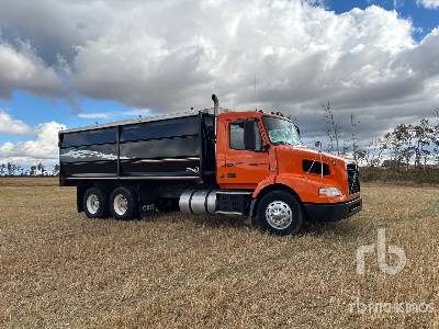 2009 Volvo VNM